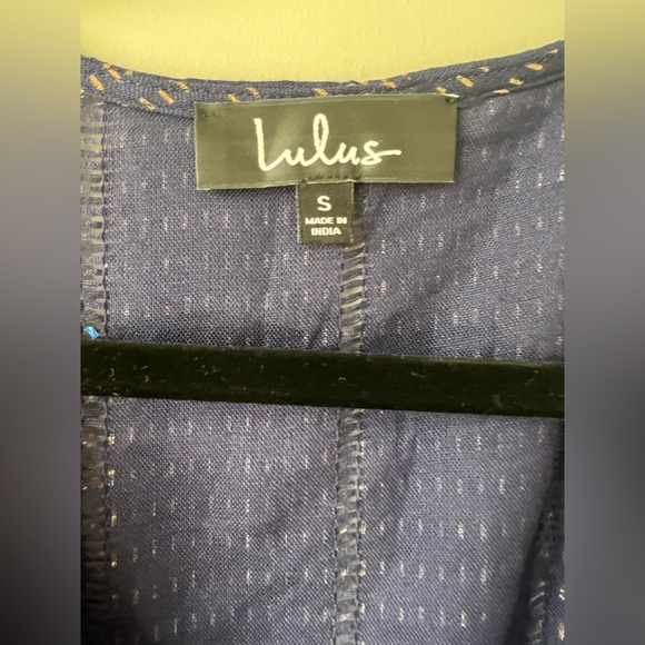 Lulus Undeniable Navy Blue and Gold Print Tie-Front Top. Size: S - Picture 6 of 7